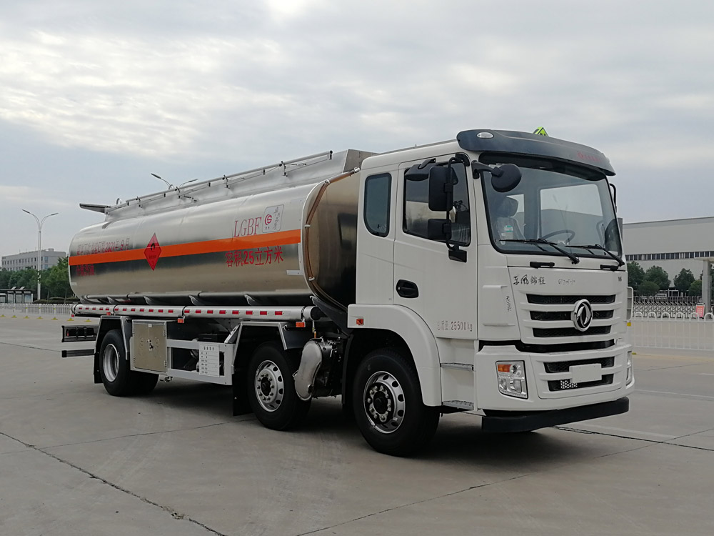 k8凯发体育app下载牌CSC5268GYYLES6型鋁合金運油車